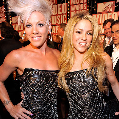 Pink Shakira MTV VMAs Balmain Kevin Mazur WireImage Print Twitter