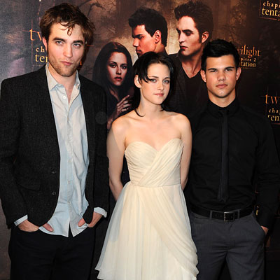altTag= Robert Pattinson, Kristen Stewart in J. Mendel and Taylor Lautner - Photo call for The Twilight Saga: New Moon - Paris