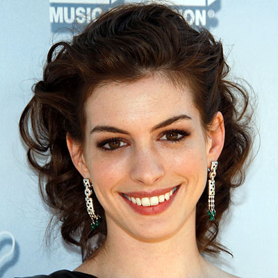 Anne Hathaway Fashion on Anne Hathaway   2008   Anne Hathaway   Transformation   Hair   Instyle
