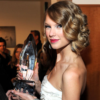 taylor swift kids choice awards. Taylor Swift - 2010 People's Choice Awards. Frazer Harrison/Getty Images