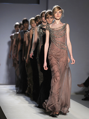 061010-poll-shows-online-300.jpg