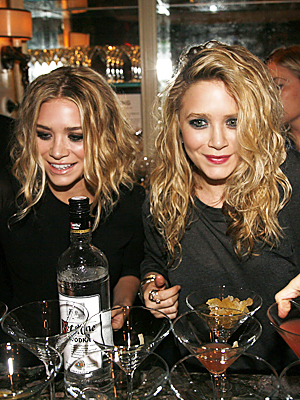 mary-kate and ashley olsen - fashion's night out