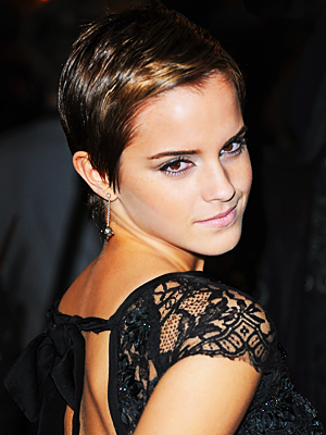 emma watson yule ball hair. 111210-emma-400.jpg