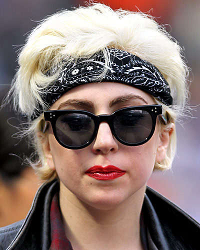 http://img2.timeinc.net/instyle/images/2011/GalxMonth/032211-lady-gaga11-400x500.jpg