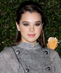 Hailee Steinfeld - silver nails - Chanel dinner