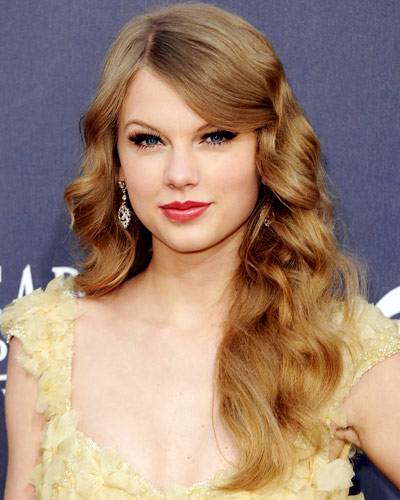 taylor swift curly hair natural. ringlets Which hair color, tech nne with a little but mostly looks Create a princess inspired curly and texture article Taylor+swift+natural+hair+colour
