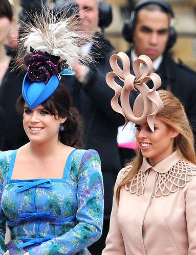 http://img2.timeinc.net/instyle/images/2011/gallery/042911-princess-eugenie-beatrice-383x500.jpg