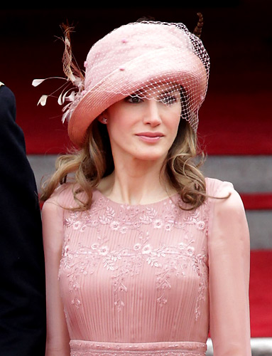 http://img2.timeinc.net/instyle/images/2011/gallery/042911-princess-letizia-383x500.jpg