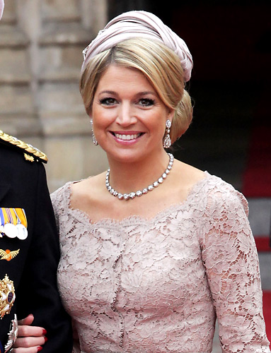 http://img2.timeinc.net/instyle/images/2011/gallery/042911-princess-maxima-383x500.jpg