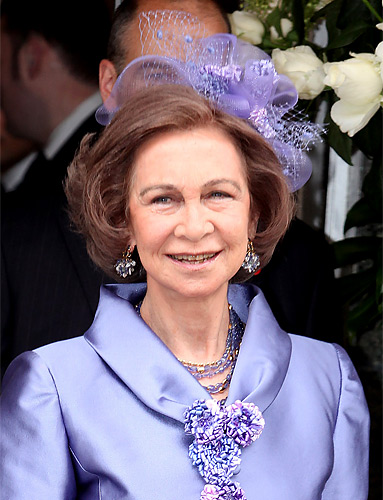 http://img2.timeinc.net/instyle/images/2011/gallery/042911-queen-sofia-383x500.jpg