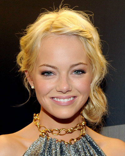 emma stone zombieland hairstyle. emma stone zombieland haircut.