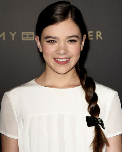 Hailee Steinfeld Side Twist