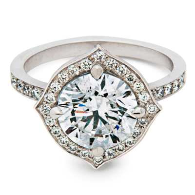 [BR]
White Gold Diamond Ring