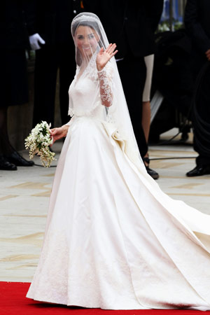 kate middleton wedding dress alexander. Kate Middleton#39;s Wedding Dress Photos: Alexander McQueen!