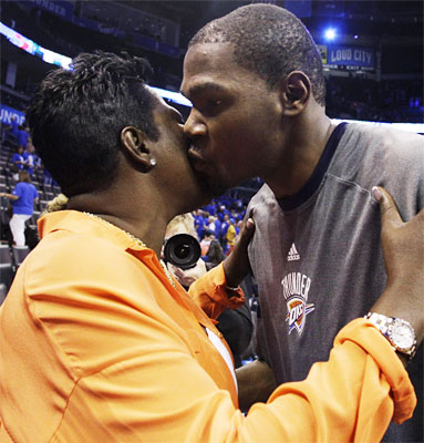 Kevin Durant, Wanda Pratt