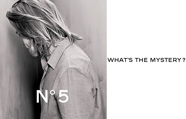 100912-chaneln5-mystery-brad-pitt-623.jpg