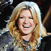 CMA Awards 2012: Kelly Clarkson's Chocolate Brown Nail Polish