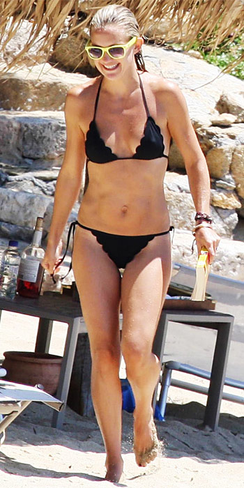 Kate Hudson in a scalloped bikini