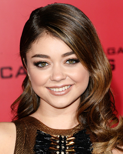 Sarah Hyland's Side-Swept Waves Look of the Day photo | Sarah Hyland's Side-Swept Waves