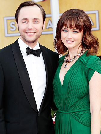 Alexis Bledel Vincent Kartheiser engaged