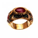 Ring of 18kt gold with spinel and emeralds, Amrita Singh.