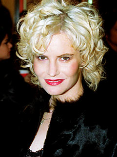Jennifer Jason Leigh