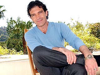 http://img2.timeinc.net/people/i/2004/04/features/qa/040531/abanderas320.jpg