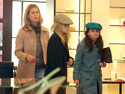 CLOTHES HOUNDS photo | Ashley Olsen, Mary-Kate Olsen