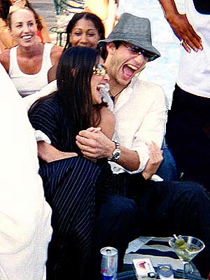 BUDDING ROMANCE  photo | Ashton Kutcher, Demi Moore
