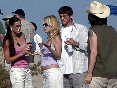 COUPLE TIME  photo | Ashton Kutcher, Demi Moore, Kate Hudson