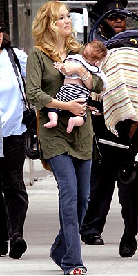 JUGGLING ACT photo | Kate Hudson