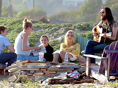 HAPPY COUPLE photo | Kate Hudson