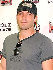 Affleck to Host SNL 30th Season Premiere