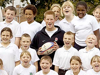 Harry Surprises Students by Coaching Rugby | Prince Harry