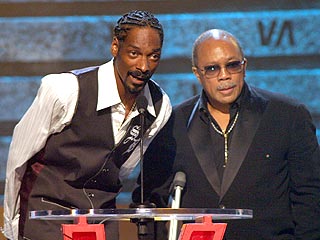 Shoving, Stabbing at Vibe Awards | Snoop Dogg