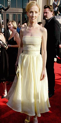 PROM QUEEN photo | Janel Moloney