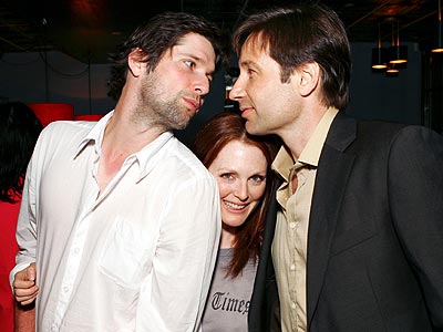 PEEK-A-BOO photo | Bart Freundlich, David Duchovny, Julianne Moore