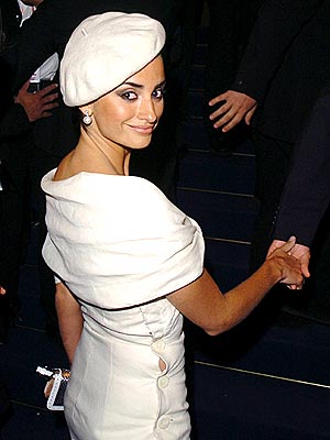 CRUZ CONTROL photo | Penelope Cruz
