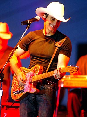 ROAD WARRIOR  photo | Brad Paisley