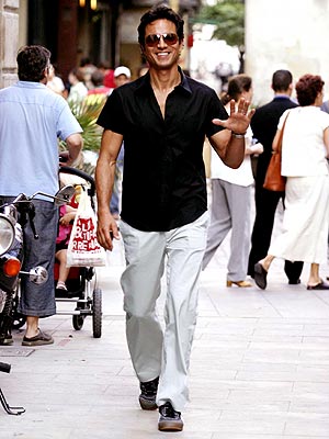 HOLA, AMIGOS photo | Benjamin Bratt
