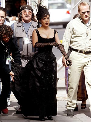 SET DRESSING photo | Salma Hayek