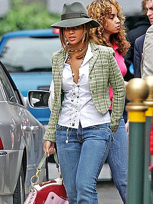 STEPPING OUT photo | Beyonce Knowles