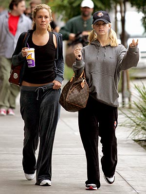 CASUALLY 90210 photo | Jessica Simpson