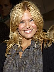 Mandy's Job: Kissing The Rock | Mandy Moore