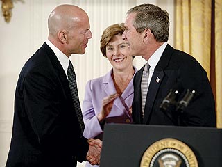 Bruce Lets Loose| Hostage (Movie - 2005), Bruce Willis