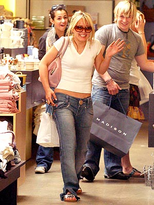 GROWING UP  photo | Hilary Duff