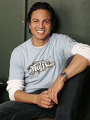 BENJAMIN BRATT photo | Benjamin Bratt