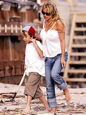 MALIBU, MARCH 27 photo | Pamela Anderson