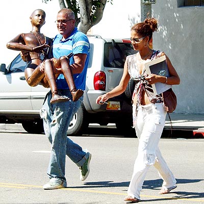WHAT'S UP WITH HALLE'S 'MAN'? photo | Halle Berry