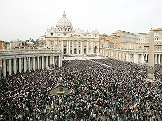 Huge Crowds Pay Tribute to Pope | Pope John Paul II